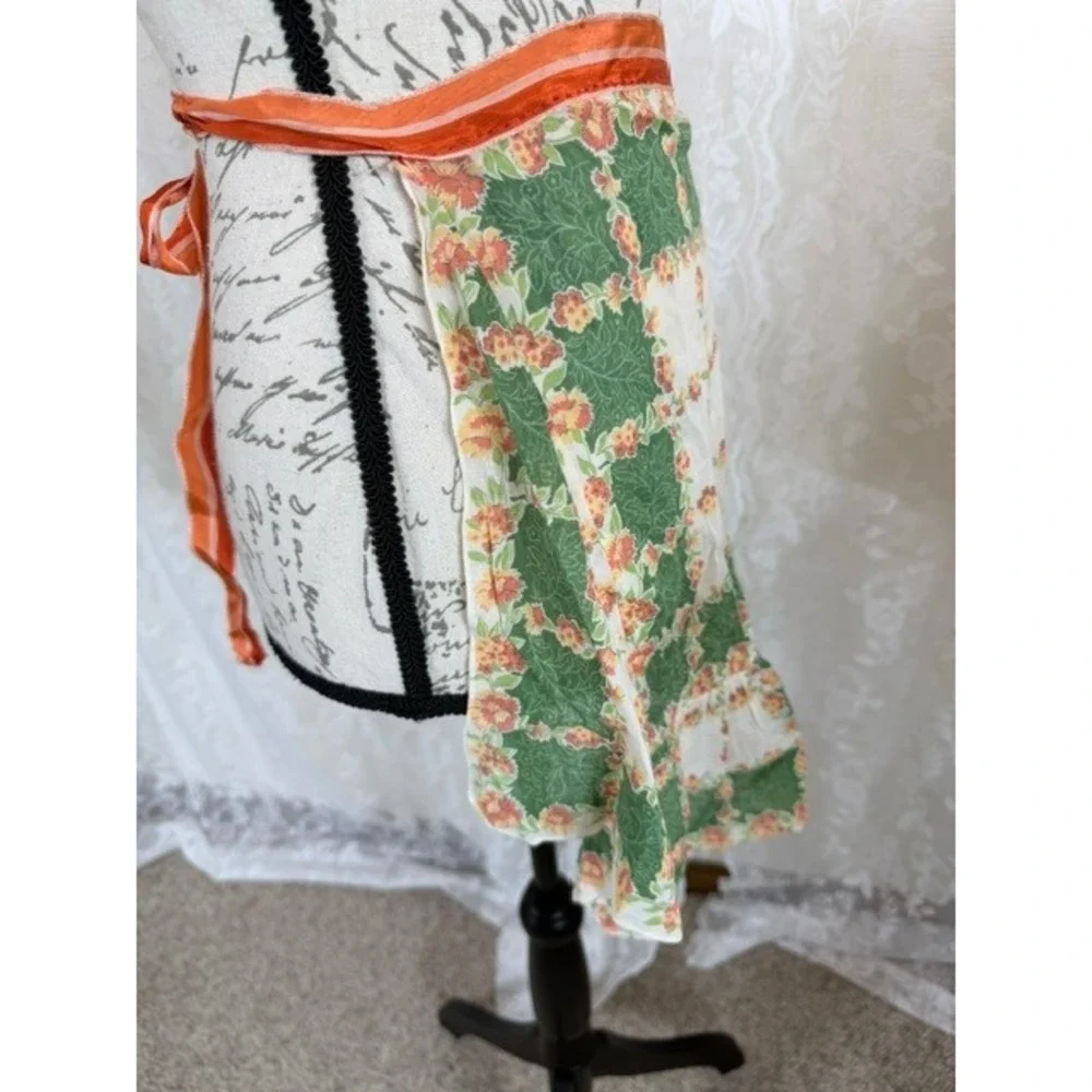 Vintage 40s Floral Half Apron Green White Ruffle Cottagecore Kitchen Ribbon Tie